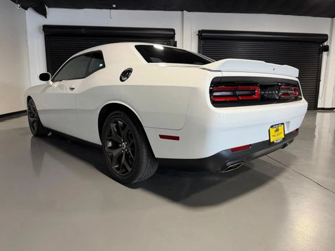 Used 2018 Dodge Challenger SXT RWD image 6