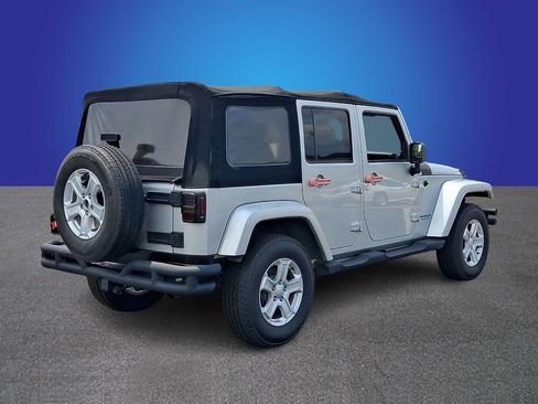 Used 2007 Jeep Wrangler Unlimited Sahara w/ Dual Top Group AWD/4WD image 4