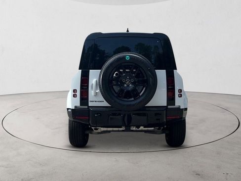 New 2025 Land Rover Defender 110 X-Dynamic SE image 4
