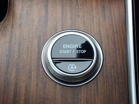 Used 2025 Mercedes-Benz C 300 4MATIC Sedan image 25