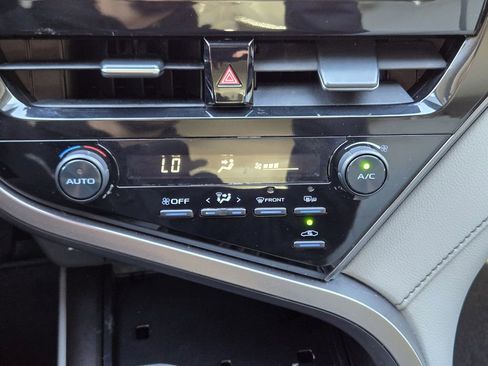 Used 2021 Toyota Camry SE image 21