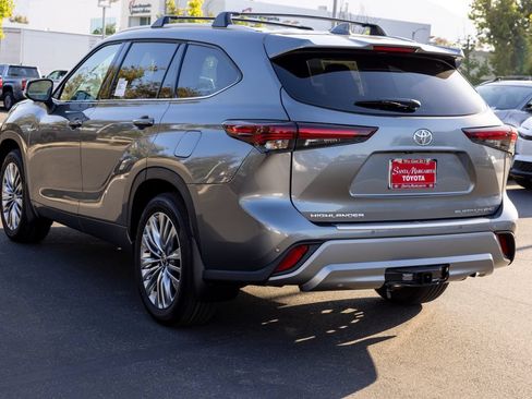 New 2026 Toyota Highlander Platinum AWD/4WD image 7