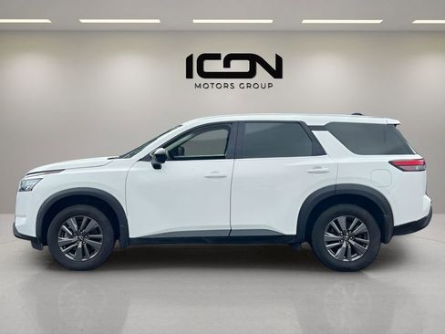 Used 2024 Nissan Pathfinder S AWD/4WD image 2