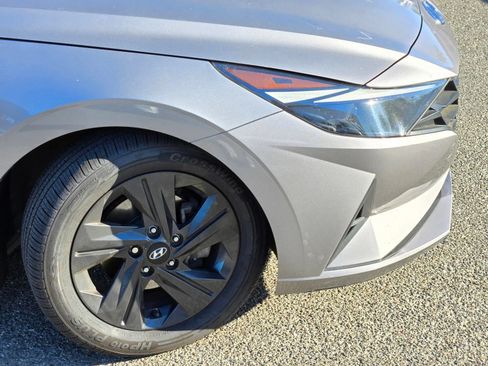 Certified 2022 Hyundai Elantra SEL w/ Convenience Package FWD image 9