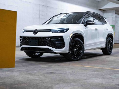 New 2026 Volkswagen Tiguan SE R-Line AWD/4WD image 1