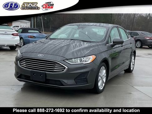 Used 2020 Ford Fusion SE image 3