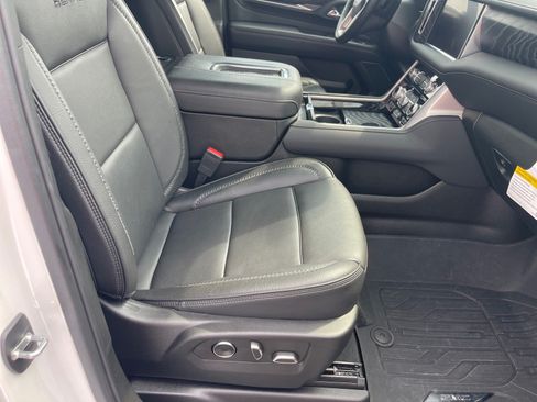Used 2023 GMC Yukon Denali w/ LPO, Floor Liner Package AWD/4WD image 18