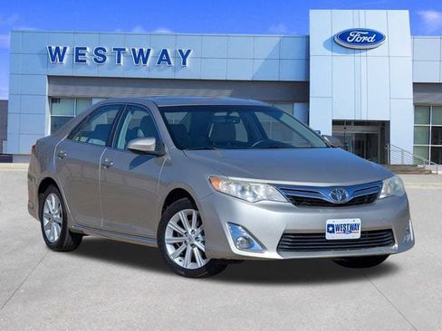 Used 2013 Toyota Camry XLE w/ Leather Pkg image 1