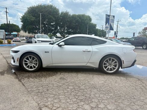 Used 2025 Ford Mustang GT Premium RWD image 8