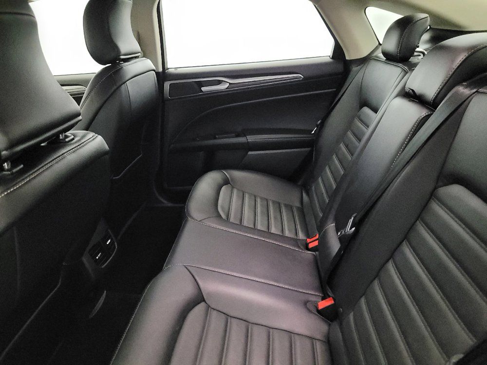 Used 2018 Ford Fusion SE w/ Fusion SE Technology Package FWD image 18