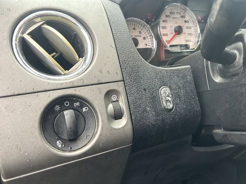 Used 2005 Ford F150 XLT image 13