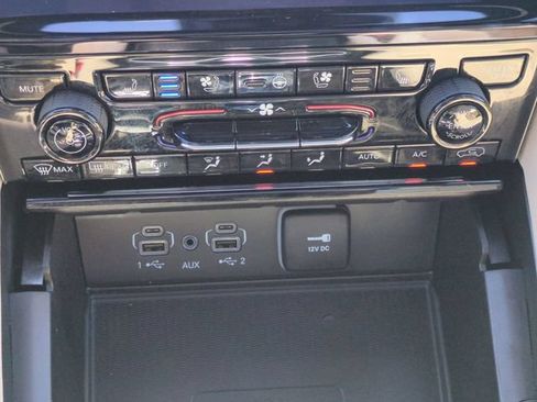 Used 2024 Jeep Grand Cherokee Limited w/ Luxury Tech Group II AWD/4WD image 23