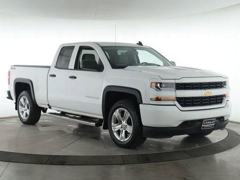 Used 2018 Chevrolet Silverado 1500 Custom w/ Custom Convenience Package AWD/4WD image 2