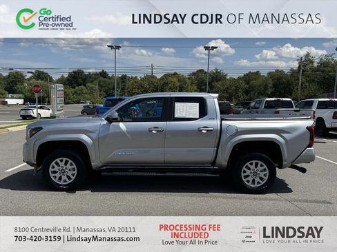 Used 2025 Toyota Tacoma SR5 AWD/4WD image 5