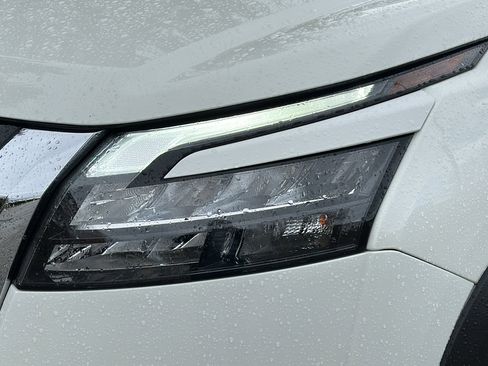 Certified 2024 Nissan Pathfinder S image 4