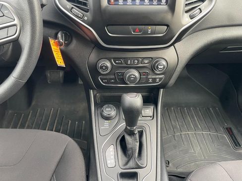 Used 2021 Jeep Cherokee Latitude AWD/4WD image 42