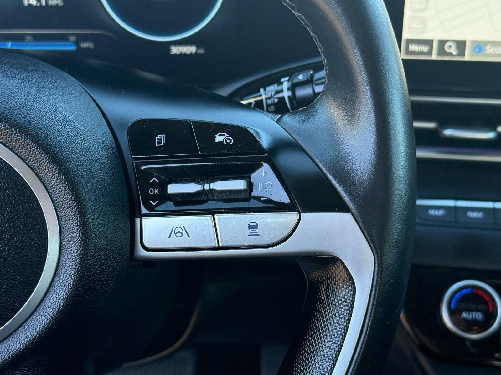 Used 2025 Hyundai Elantra SEL FWD image 18