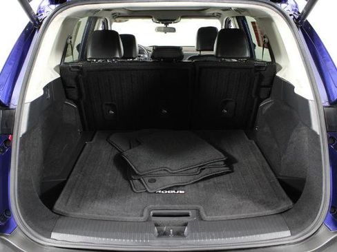 Certified 2021 Nissan Rogue SV w/ Premium Package image 18