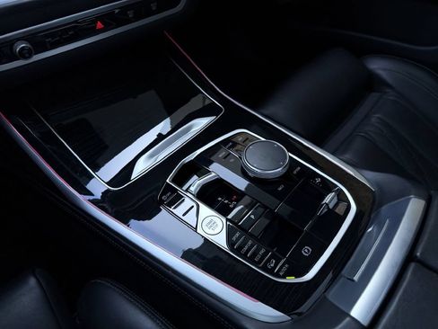 Used 2023 BMW X7 M60i AWD/4WD image 27