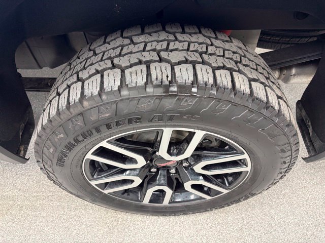 Used 2023 GMC Sierra 1500 AT4 w/ Technology Package AWD/4WD image 14