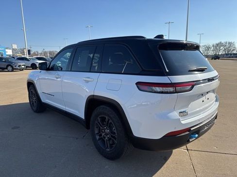 Used 2024 Jeep Grand Cherokee Trailhawk w/ Luxury Tech Group III image 5