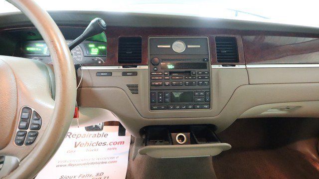 Used 2003 Lincoln Town Car Executive RWD image 13