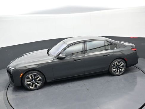 Used 2023 BMW 760i xDrive w/ Executive Package image 36