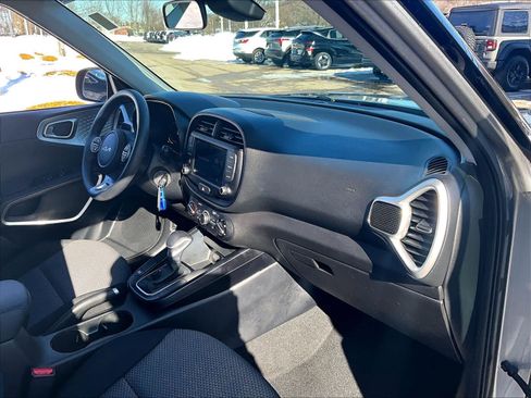 Used 2023 Kia Soul LX w/ LX Technology Package image 14