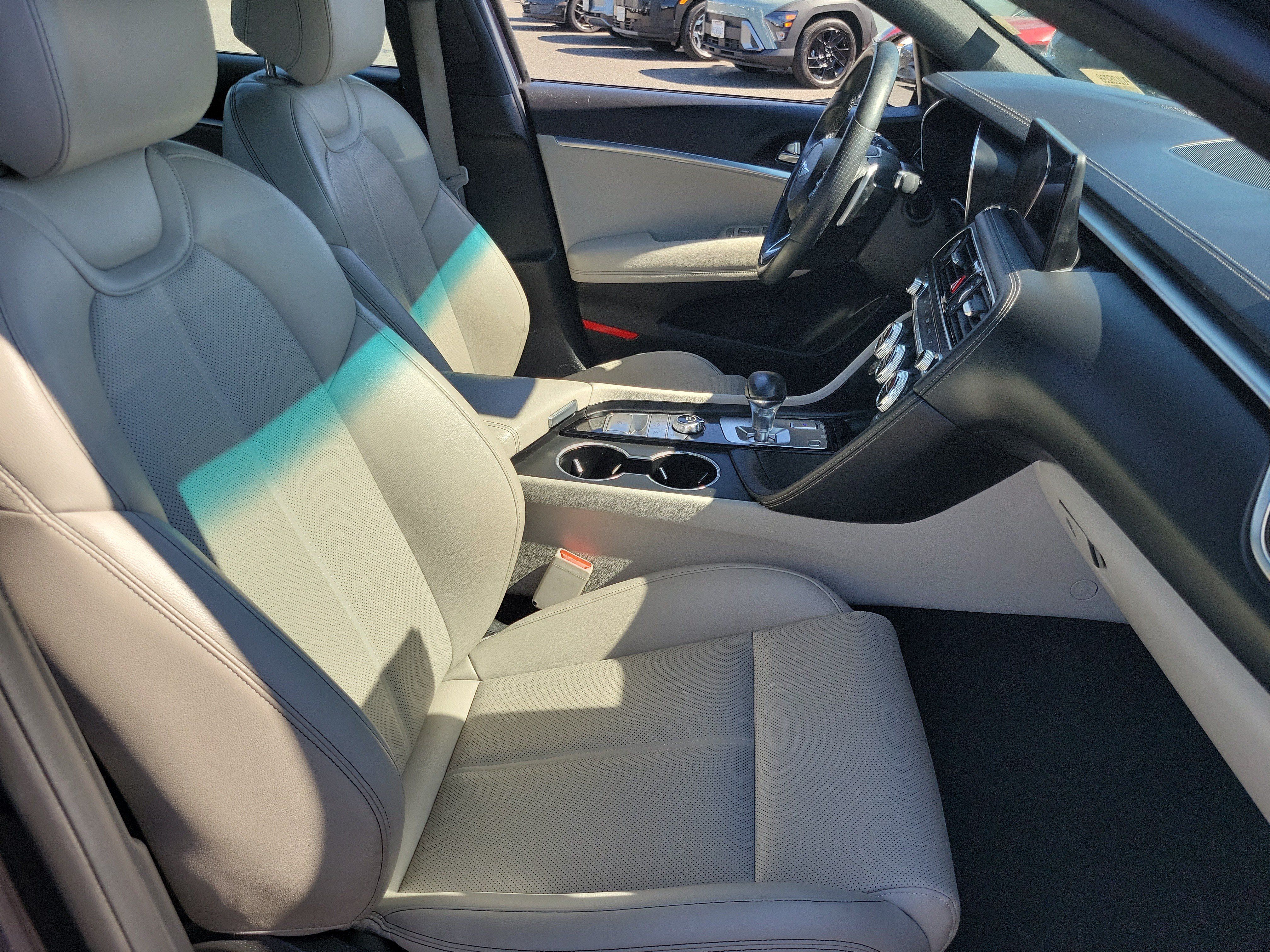 Certified 2023 Genesis G70 2.0T RWD image 21