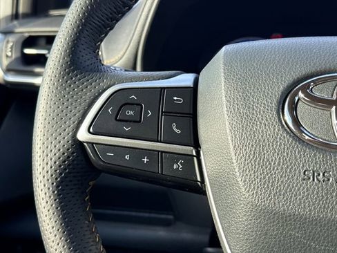 Used 2025 Toyota Sienna XLE Woodland Edition AWD/4WD image 30