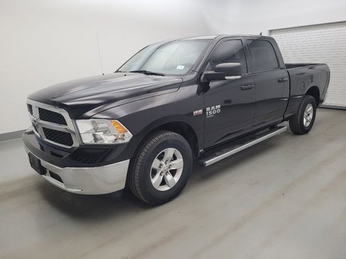 Used 2020 RAM 1500 Classic SLT w/ Luxury Group RWD image 2