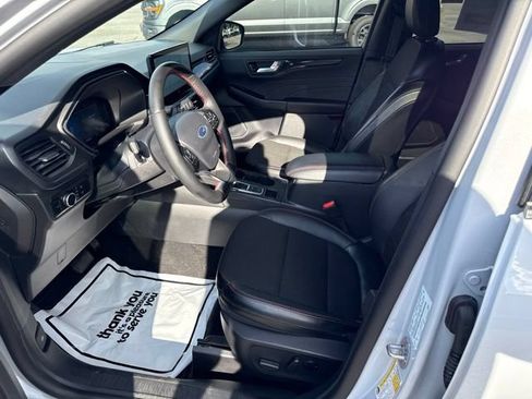 Used 2025 Ford Escape ST-Line w/ Tech Pack #1 FWD image 10
