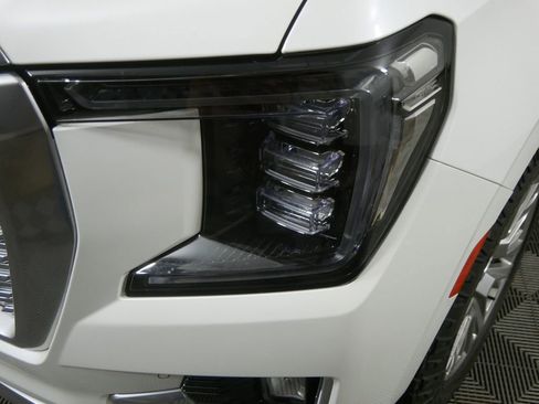 Used 2022 GMC Yukon Denali AWD/4WD image 12
