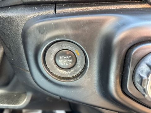 Used 2020 Jeep Wrangler Unlimited Sahara image 30