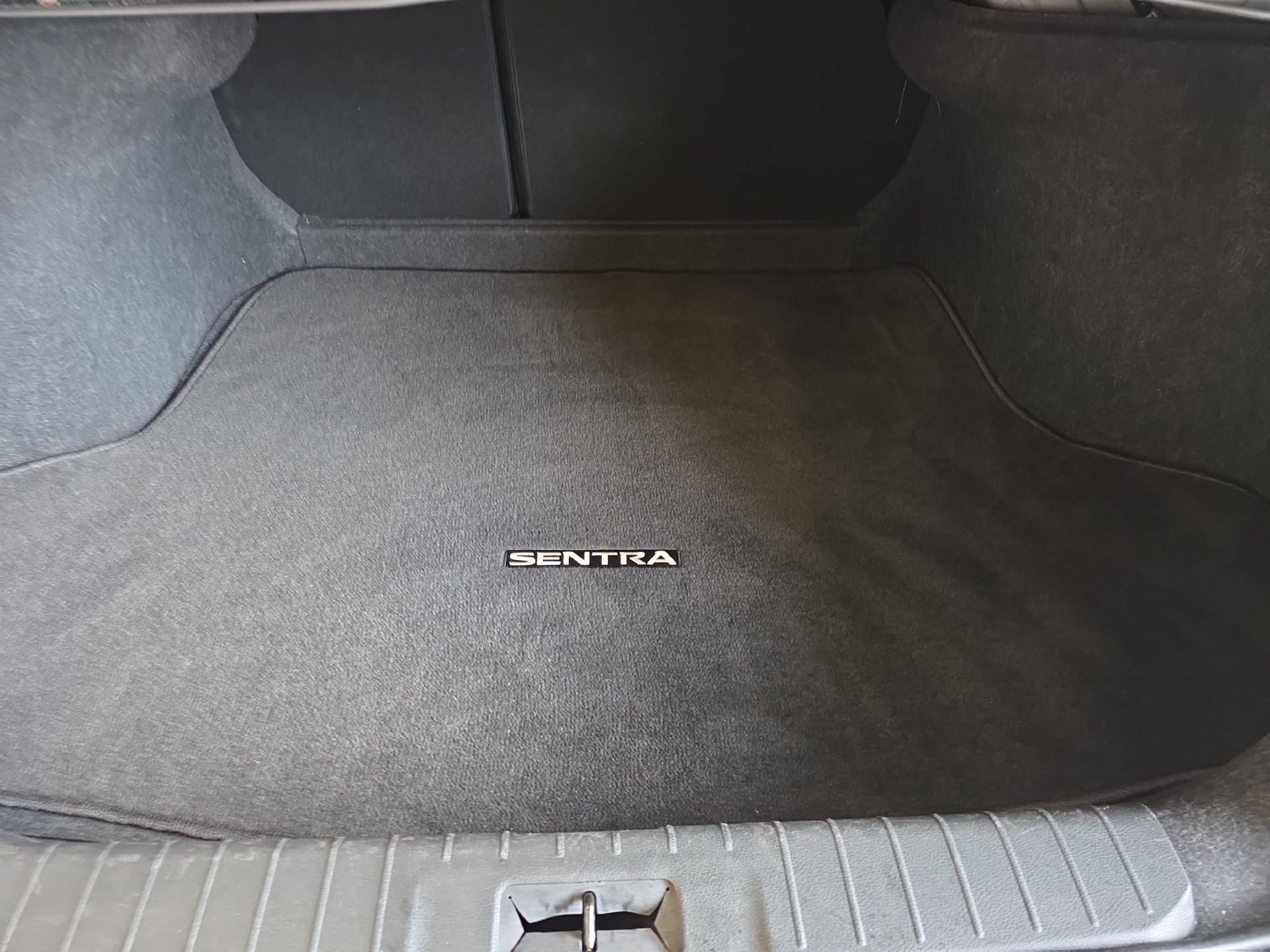 Used 2025 Nissan Sentra SV FWD image 29
