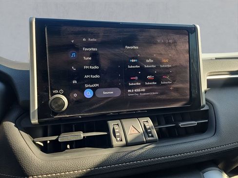 Used 2023 Toyota RAV4 XLE Premium image 11