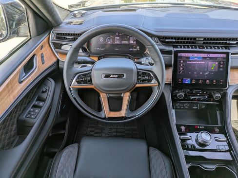 Used 2025 Jeep Grand Cherokee Summit AWD/4WD image 17