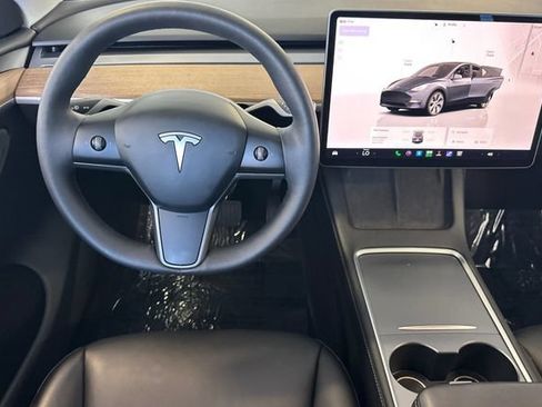 Used 2023 Tesla Model Y AWD image 16