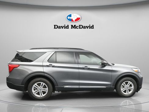 Used 2023 Ford Explorer XLT image 9