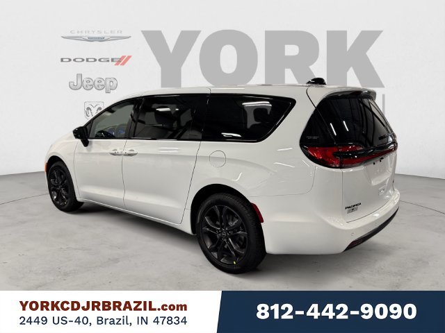 New 2026 Chrysler Pacifica Select AWD/4WD image 3
