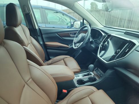 Used 2025 Subaru Ascent Touring w/ Popular Package #2 image 8