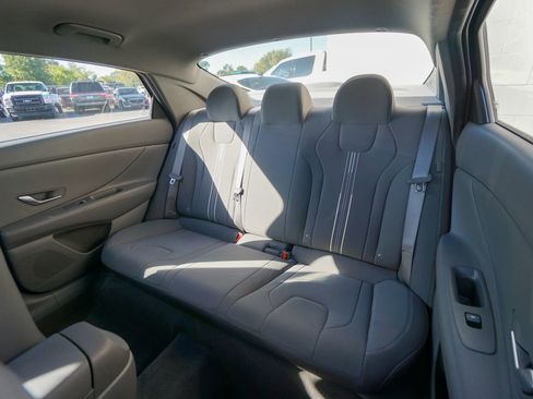 Used 2024 Hyundai Elantra SEL image 27