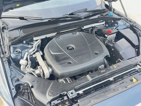 Used 2021 Volvo S60 T5 Momentum image 28