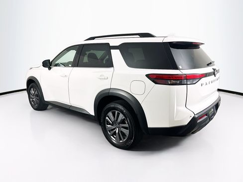 Used 2025 Nissan Pathfinder SV FWD image 5
