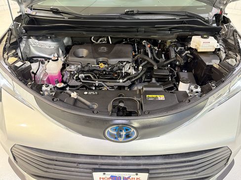 Used 2021 Toyota Sienna LE FWD image 30
