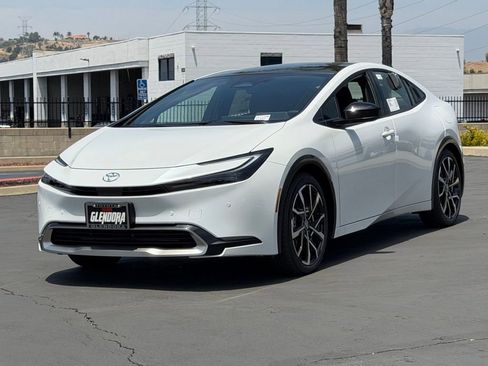 New 2026 Toyota Prius Plug-In Hybrid FWD image 4
