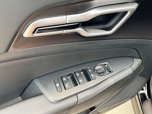 Used 2026 Kia Sportage EX FWD image 11