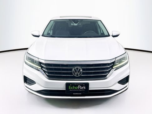 Used 2021 Volkswagen Passat 2.0T SE image 2