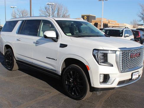 Used 2024 GMC Yukon XL Denali w/ Denali Reserve Package image 9