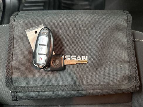 Used 2017 Nissan Titan SV image 32